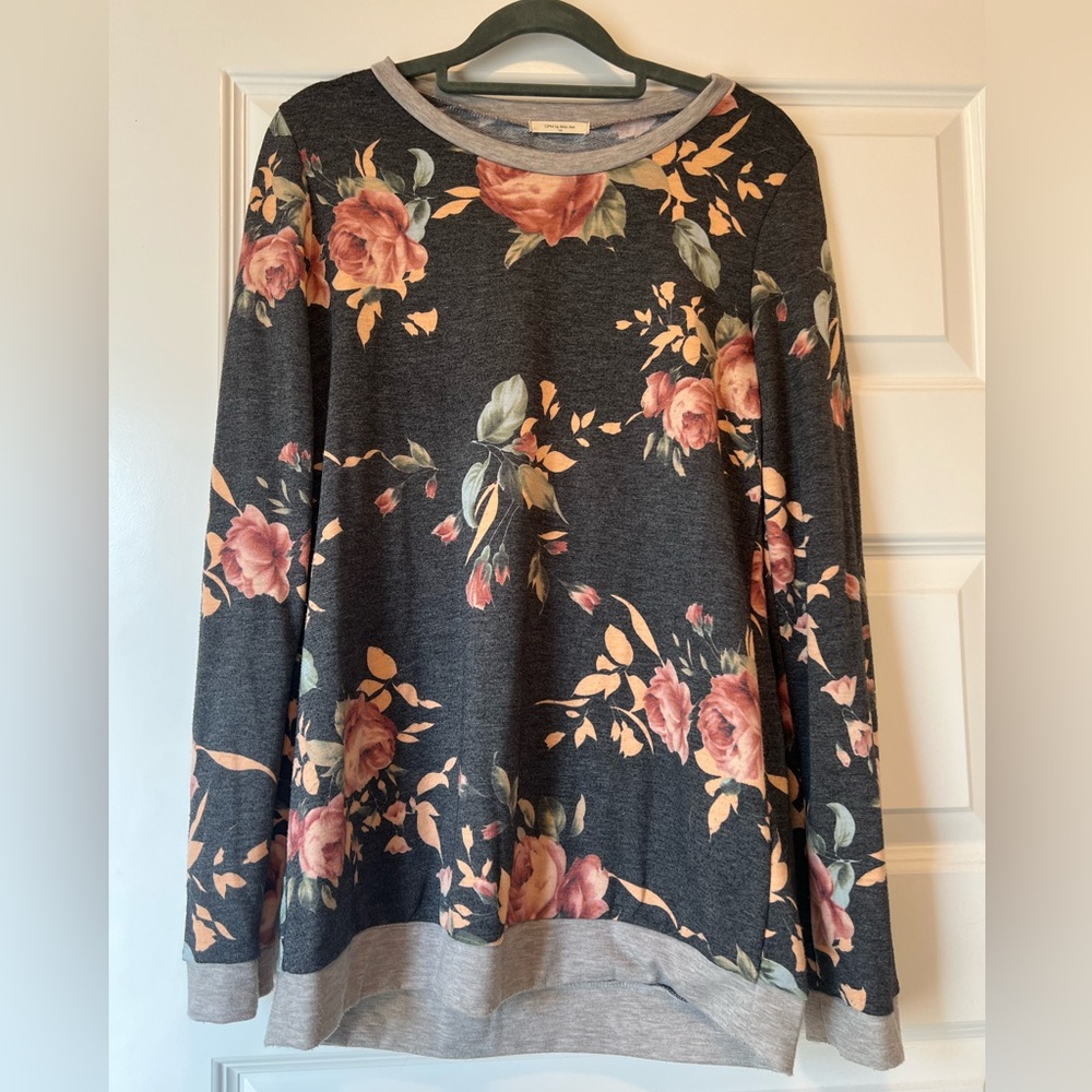 12 Pm by Mon Ami Floral Gray Women's Top
